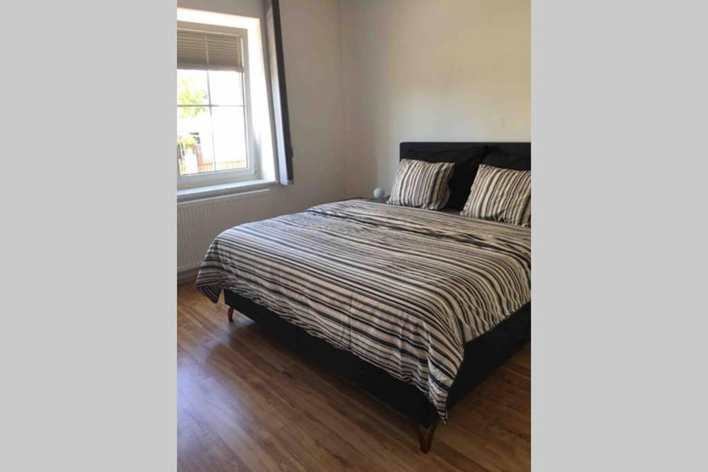 Haus Mit 3 Schlafzimmer Und Garten Амщетен Екстериор снимка